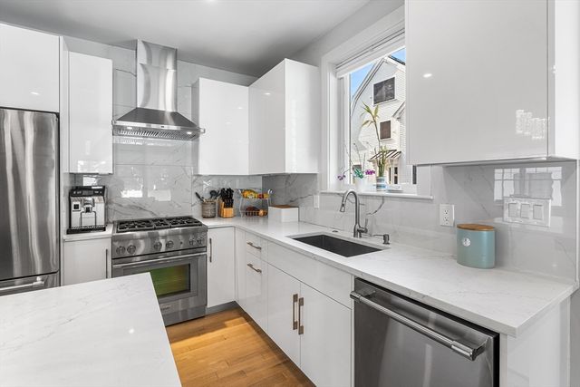 638 Webster St 638, Needham, MA 02492