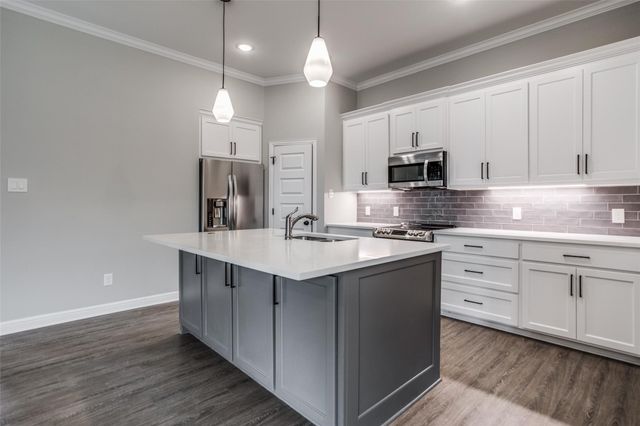 8247 Heritage Glen Drive, Red Oak, TX 75154