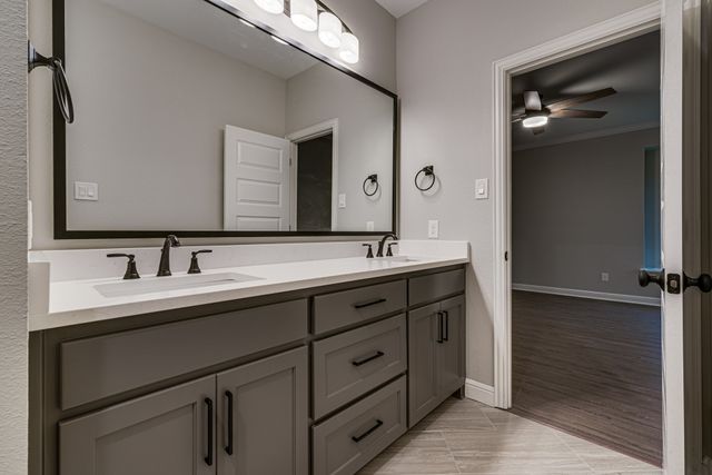8247 Heritage Glen Drive, Red Oak, TX 75154