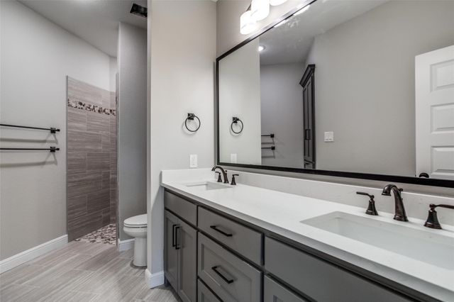 8247 Heritage Glen Drive, Red Oak, TX 75154