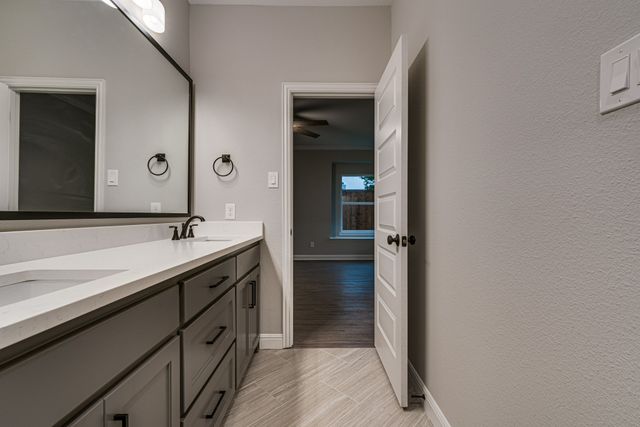 8247 Heritage Glen Drive, Red Oak, TX 75154