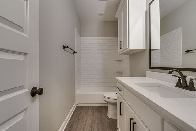 8247 Heritage Glen Drive, Red Oak, TX 75154