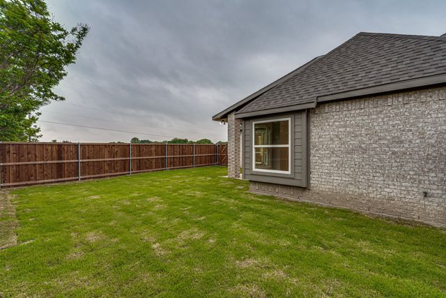8247 Heritage Glen Drive, Red Oak, TX 75154