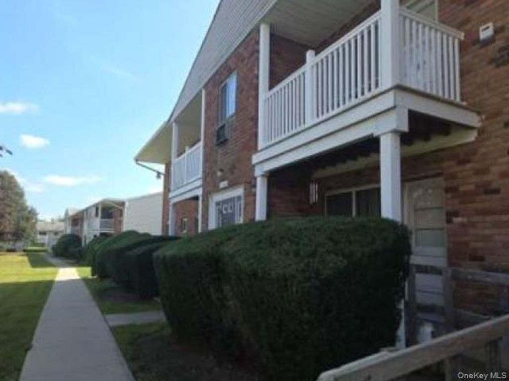 71 ADAMS Road E 2A, Central Islip, NY 11722