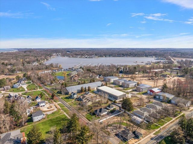 35 N Ferry Street, Douglas, MI 49406