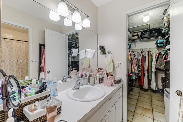 9732 Hammocks Boulevard 20317, Miami, FL 33196