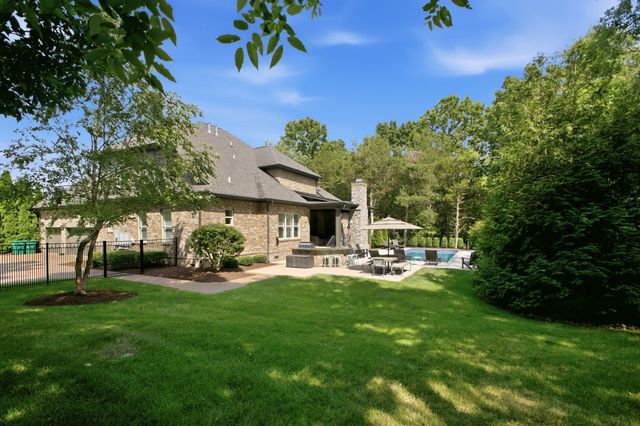 1807 Eaves Ct, Nolensville, TN 37135