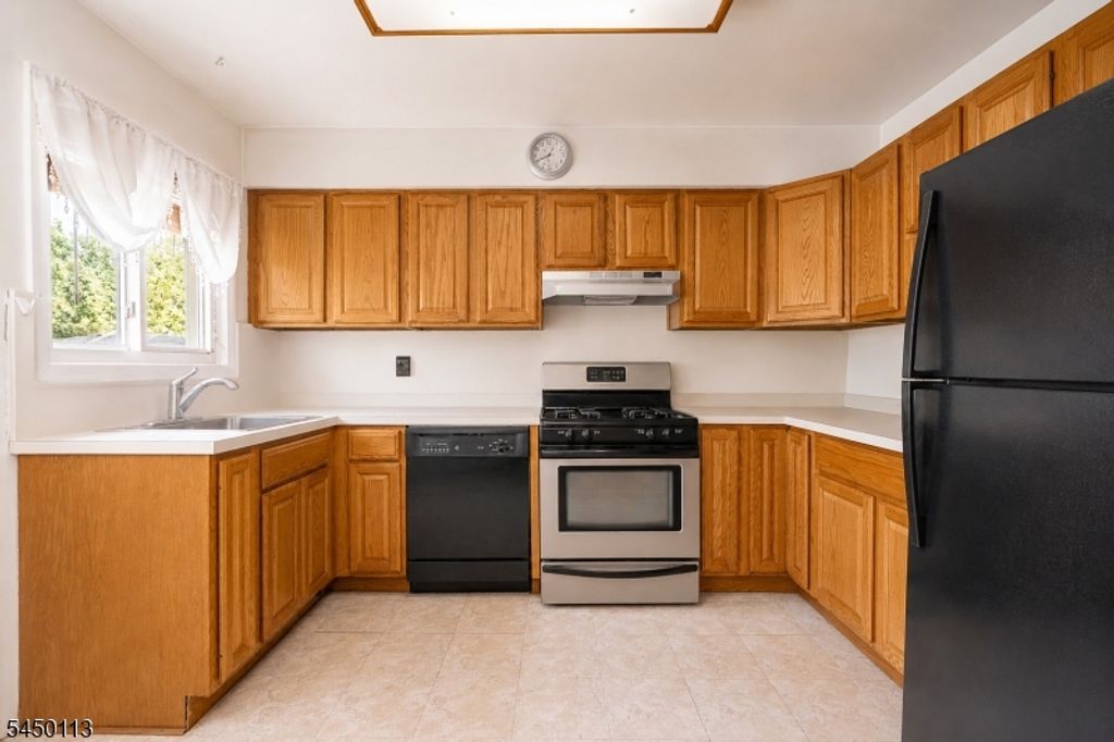 110 Patricia Pl, Clifton City, NJ 07012 — photo 2