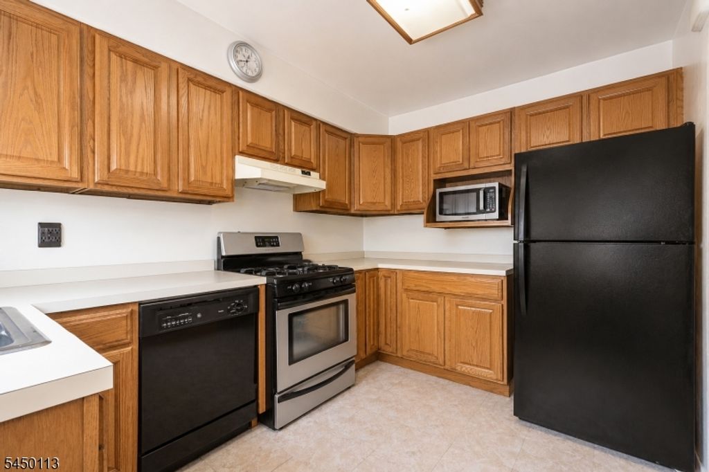 110 Patricia Pl, Clifton City, NJ 07012 — photo 3