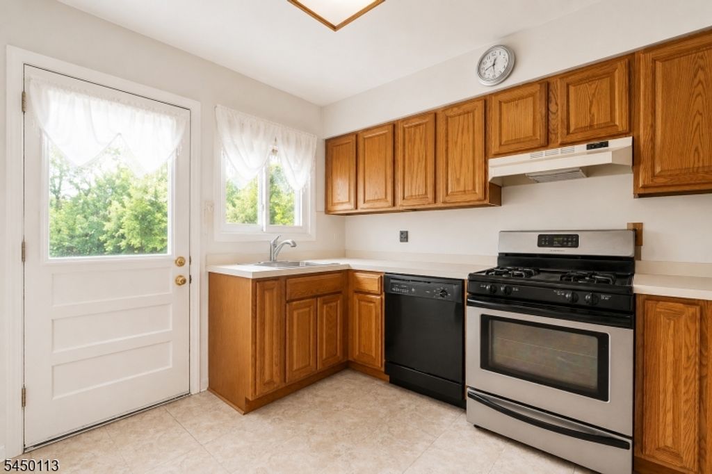 110 Patricia Pl, Clifton City, NJ 07012 — photo 4