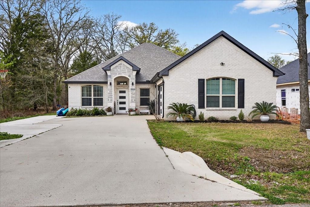 125 Parkside Drive, Trinidad, TX 75163