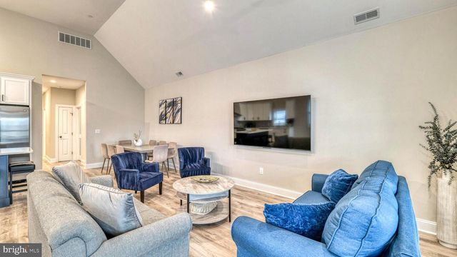 143 E PINE AVE, Wildwood, NJ 08260