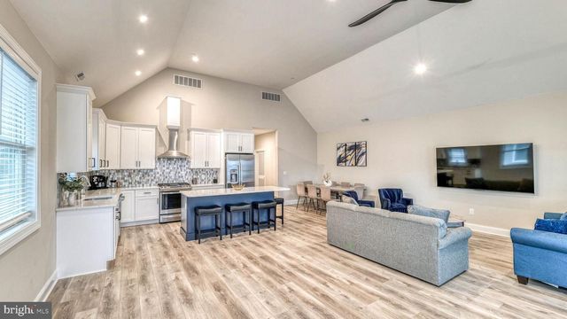 143 E PINE AVE, Wildwood, NJ 08260