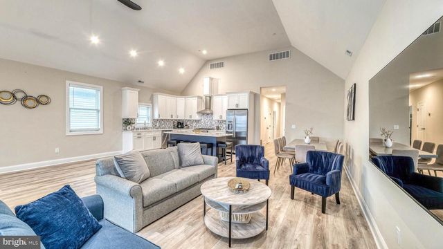 143 E PINE AVE, Wildwood, NJ 08260