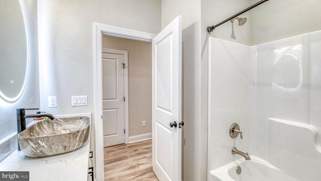 143 E PINE AVE, Wildwood, NJ 08260