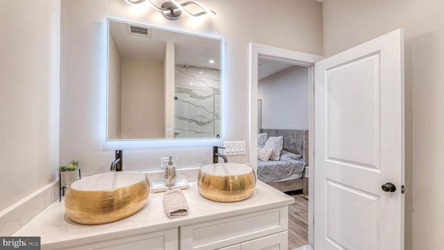 143 E PINE AVE, Wildwood, NJ 08260