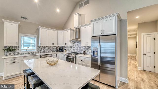 143 E PINE AVE, Wildwood, NJ 08260