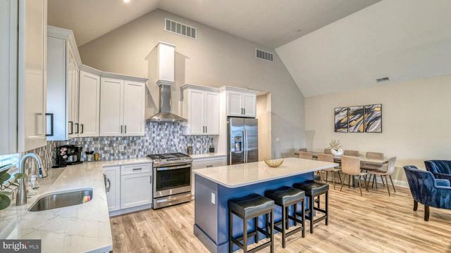 143 E PINE AVE, Wildwood, NJ 08260