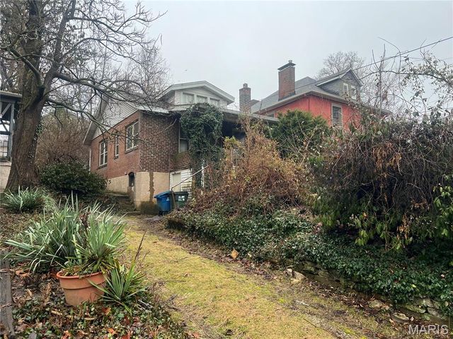 7392 Arlington Drive, St Louis, MO 63117