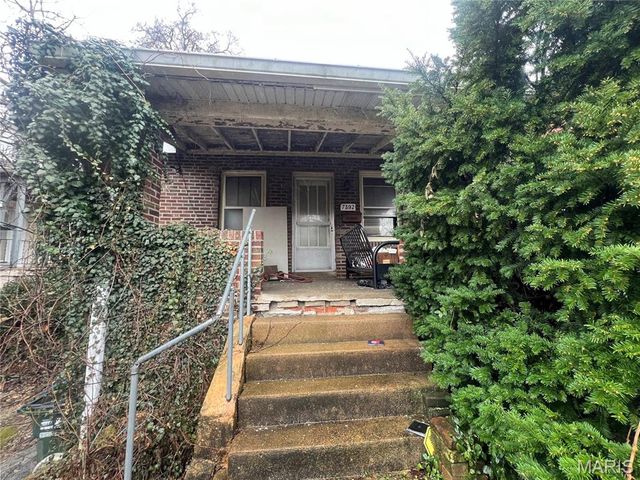 7392 Arlington Drive, St Louis, MO 63117