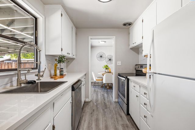 1301 Wright Ave, Richland, WA 99354