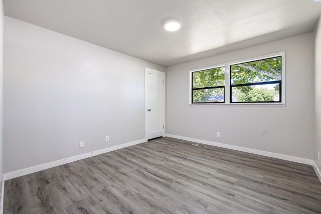 1301 Wright Ave, Richland, WA 99354
