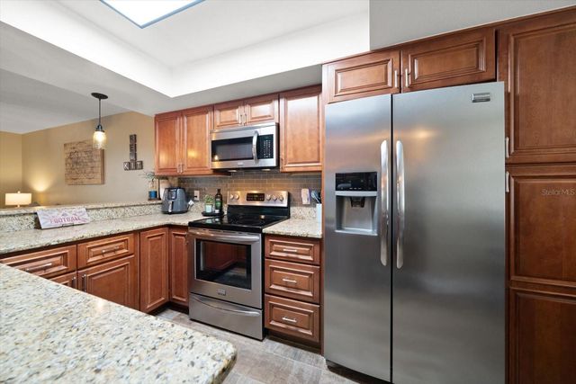 2131 RIDGE ROAD S 75, Largo, FL 33778