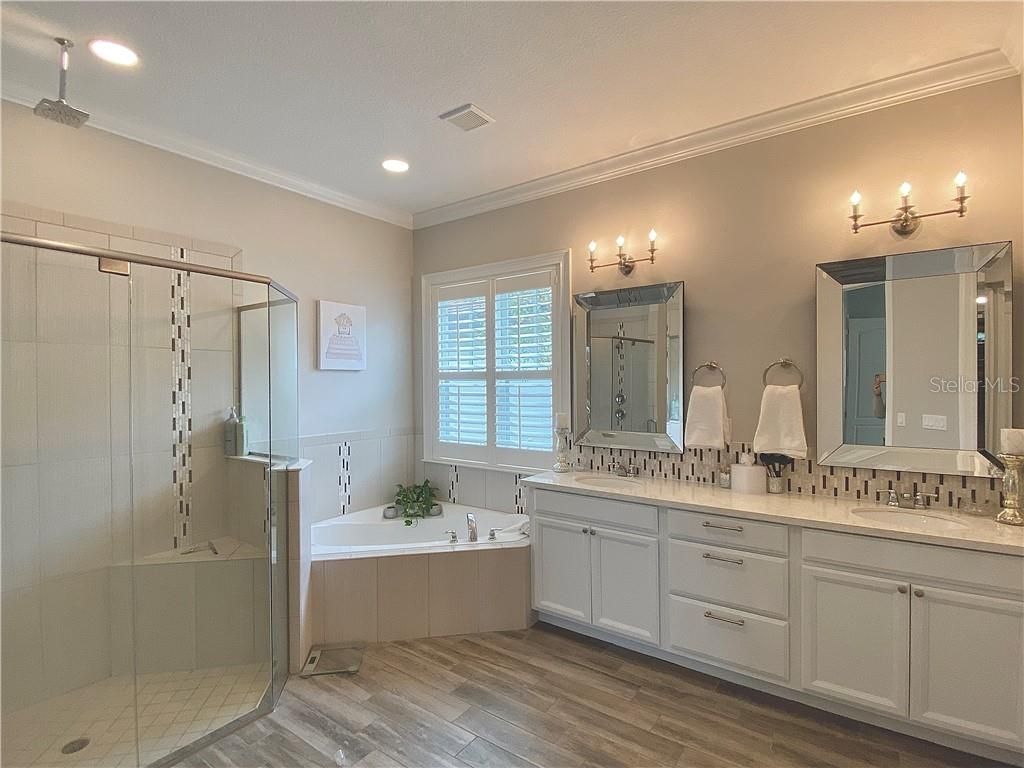 Image 15 of property listing at 13173 LOWER HARDEN AVENUE, Orlando, FL 32827