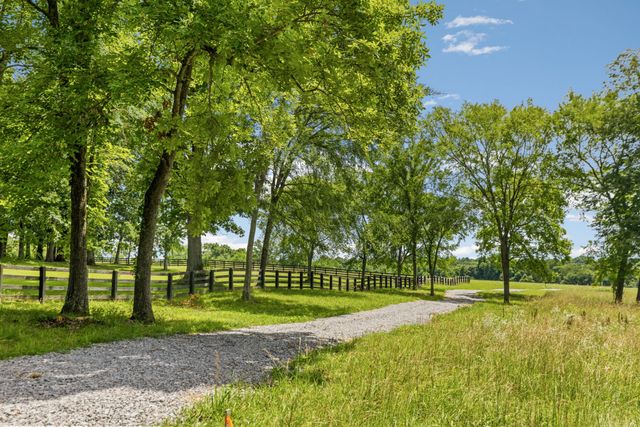 4284 Central Valley Rd, Murfreesboro, TN 37129