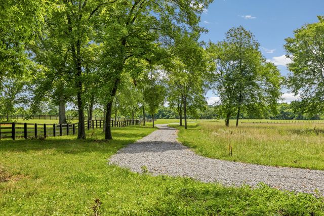 4284 Central Valley Rd, Murfreesboro, TN 37129