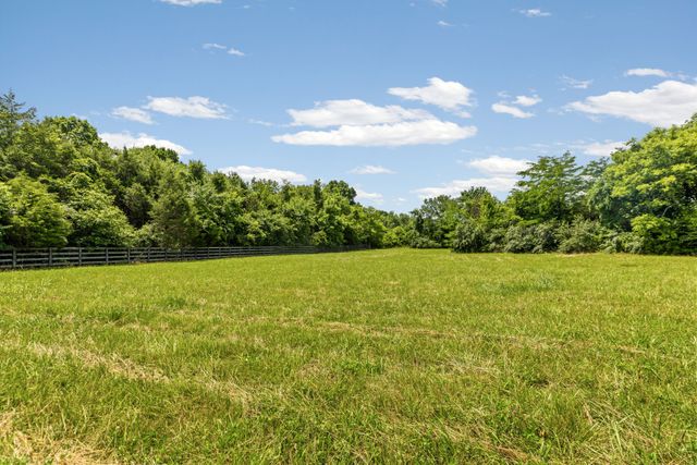 4284 Central Valley Rd, Murfreesboro, TN 37129