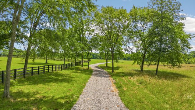 4284 Central Valley Rd, Murfreesboro, TN 37129