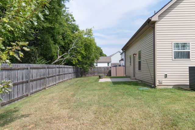1504 Halverson Dr, Murfreesboro, TN 37128