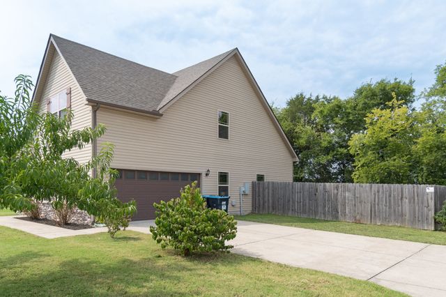 1504 Halverson Dr, Murfreesboro, TN 37128