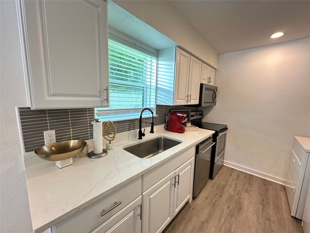 807 W Broadus Avenue, Fort Worth, TX 76115