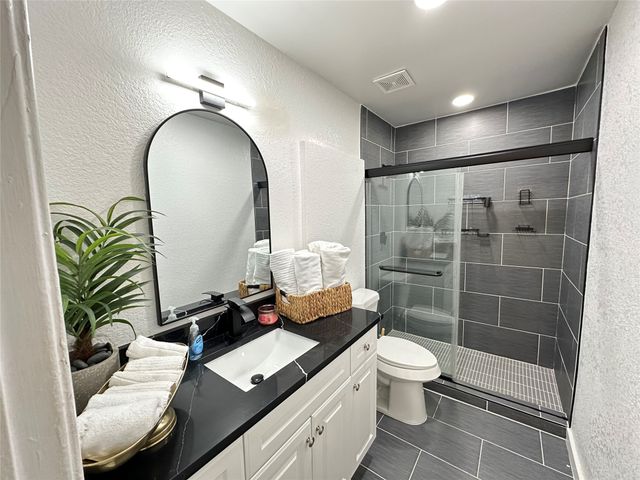 807 W Broadus Avenue, Fort Worth, TX 76115