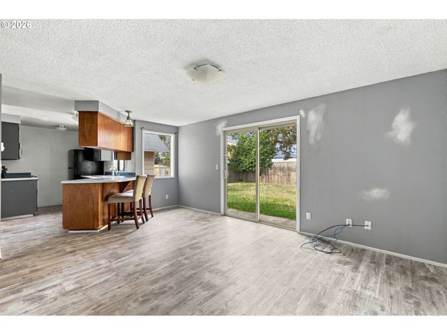 1224 SEQUOIA Ave, Springfield, OR 97477