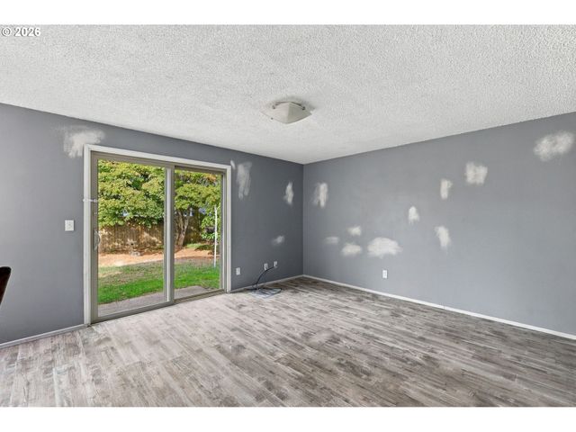 1224 SEQUOIA Ave, Springfield, OR 97477