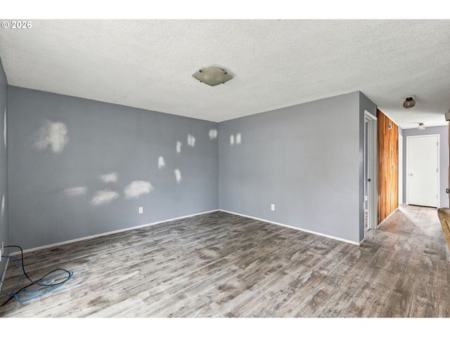1224 SEQUOIA Ave, Springfield, OR 97477