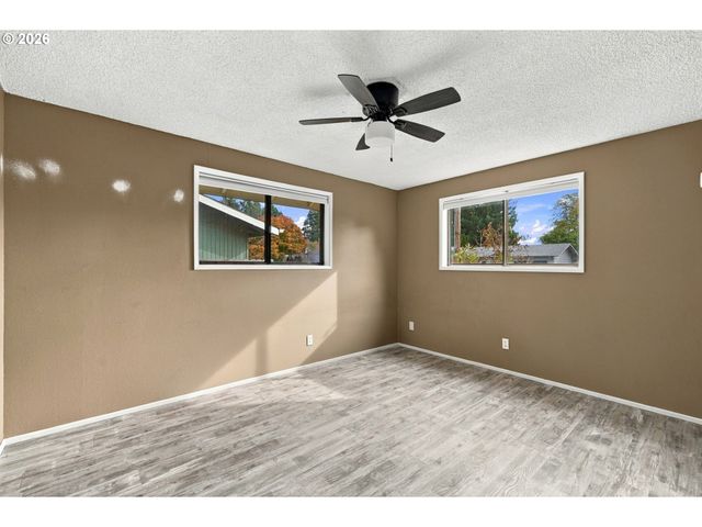 1224 SEQUOIA Ave, Springfield, OR 97477