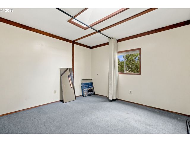 1224 SEQUOIA Ave, Springfield, OR 97477