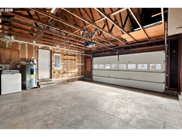1224 SEQUOIA Ave, Springfield, OR 97477