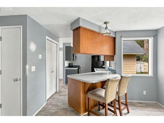 1224 SEQUOIA Ave, Springfield, OR 97477