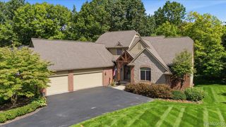 9688 Kingston Pointe Drive, Springfield Charter Township, MI 48348