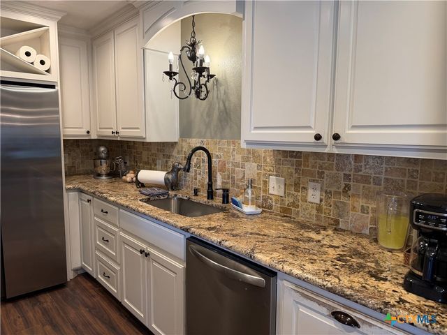 615 River Oaks Drive, Gatesville, TX 76528