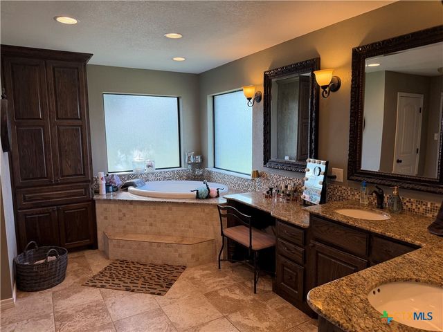 615 River Oaks Drive, Gatesville, TX 76528