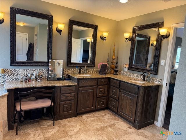 615 River Oaks Drive, Gatesville, TX 76528