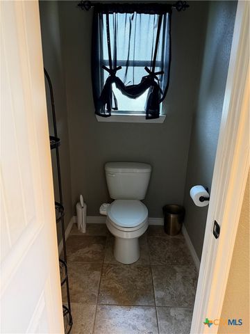 615 River Oaks Drive, Gatesville, TX 76528