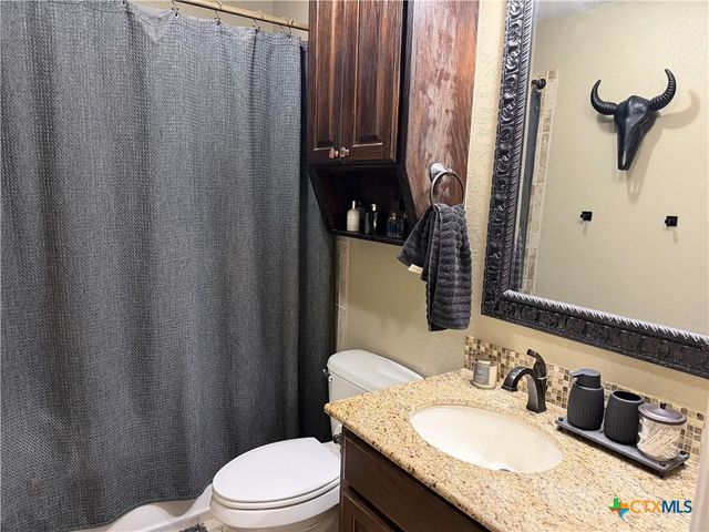 615 River Oaks Drive, Gatesville, TX 76528