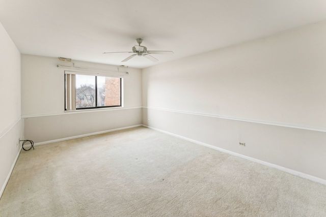 101 Old Oak Drive 216, Buffalo Grove, IL 60089